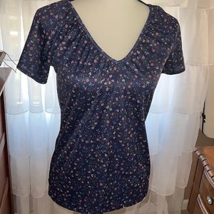 NWOT Randon navy blue and pink floral pattern silky tee size M!